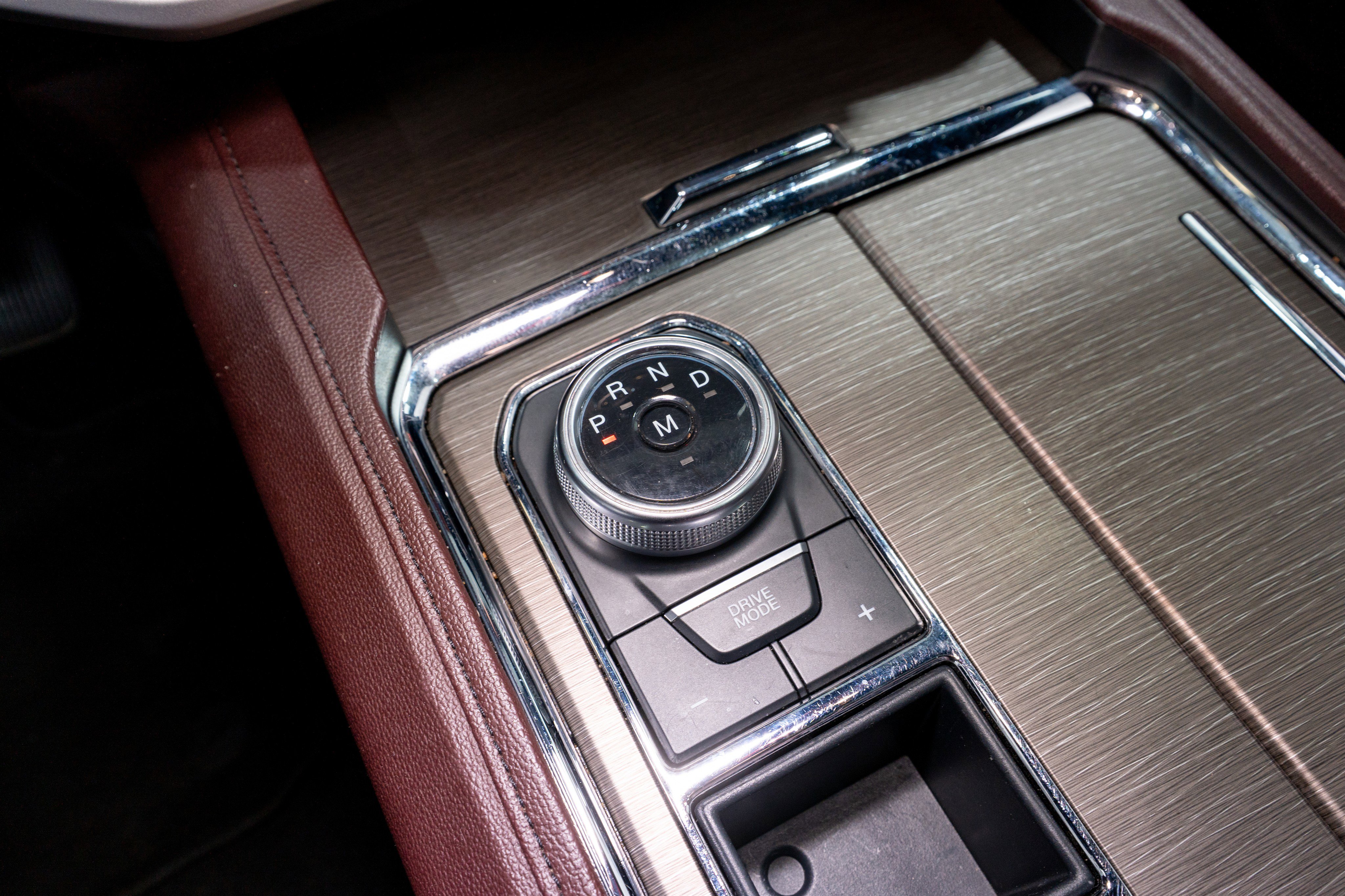 Used 2024 Ford Expedition Limited image 25