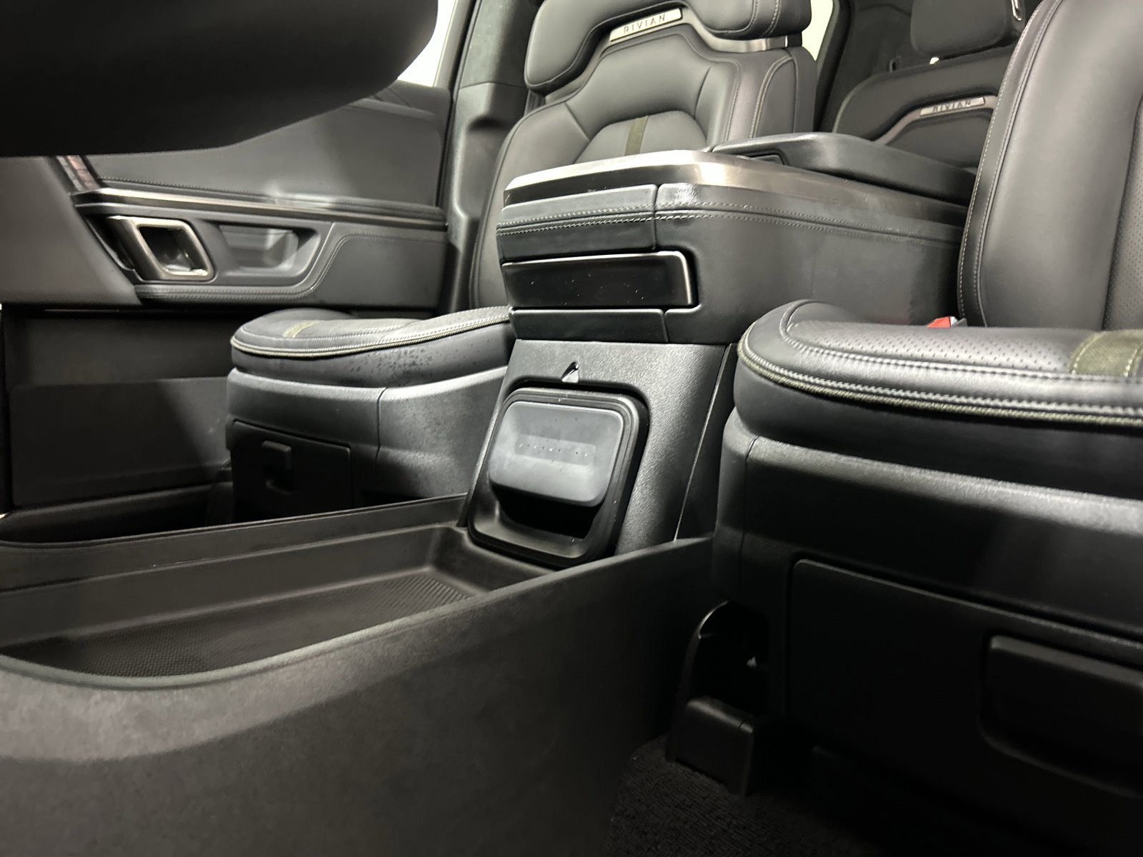 Used 2023 Rivian R1S Adventure image 33