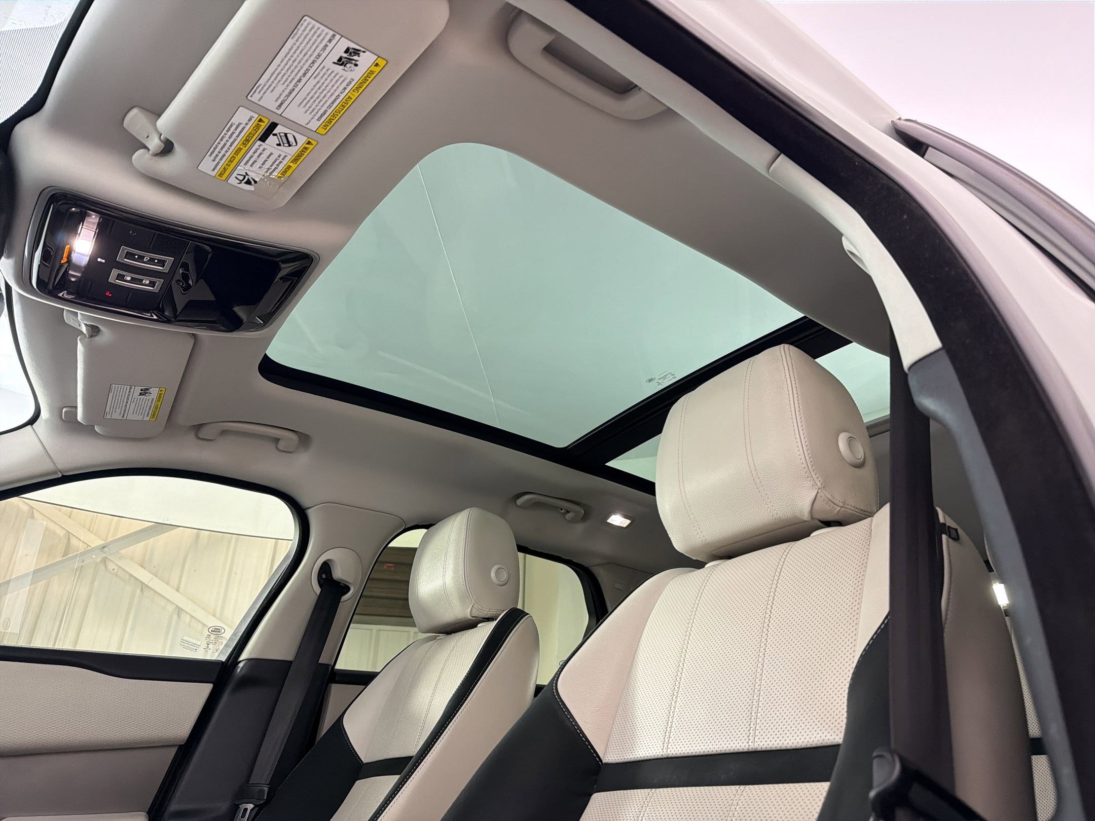 Used 2020 Land Rover Range Rover Velar S image 16