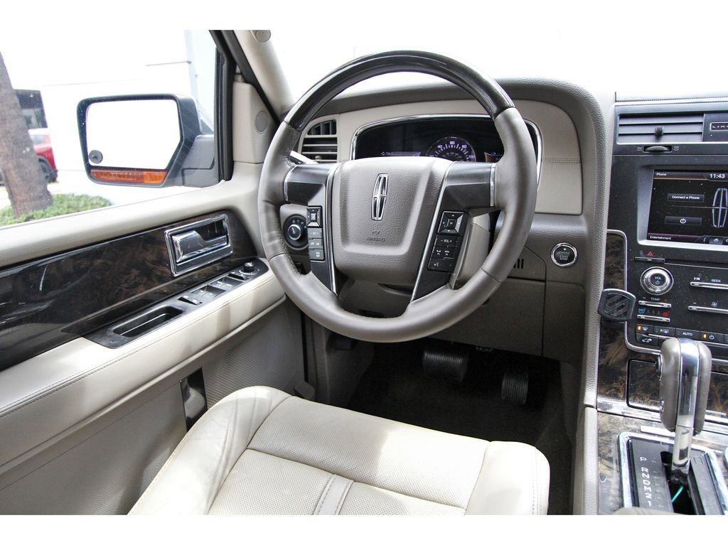 Used 2015 Lincoln Navigator 2WD image 7