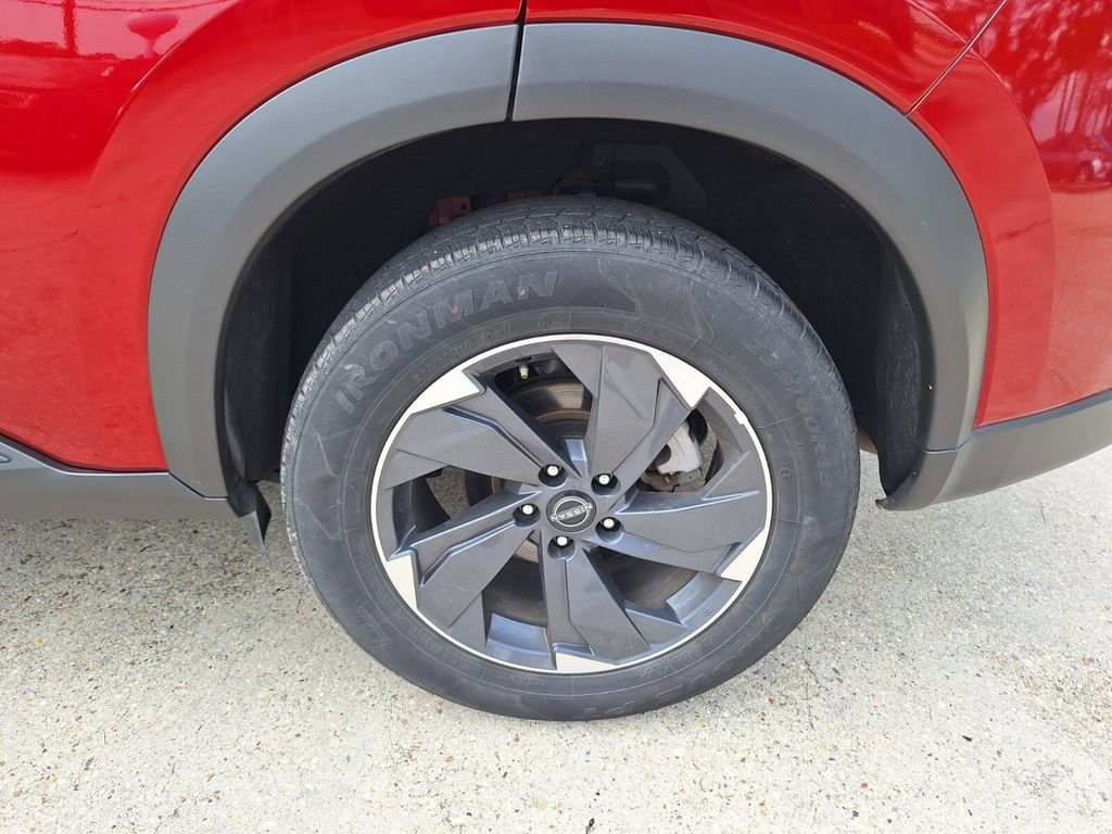 Used 2025 Nissan Rogue SV image 24