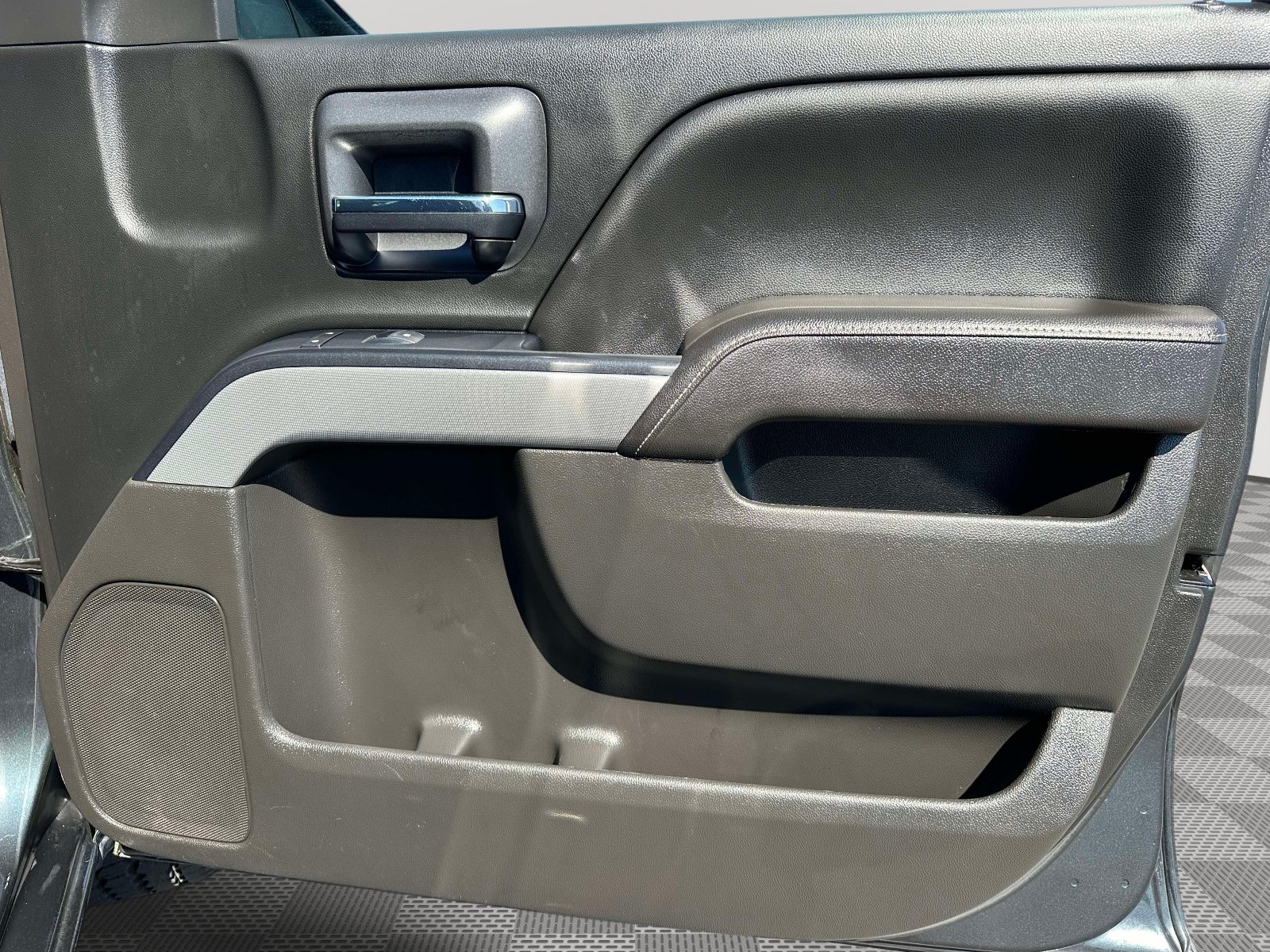Used 2018 Chevrolet Silverado 1500 LT AWD/4WD image 23