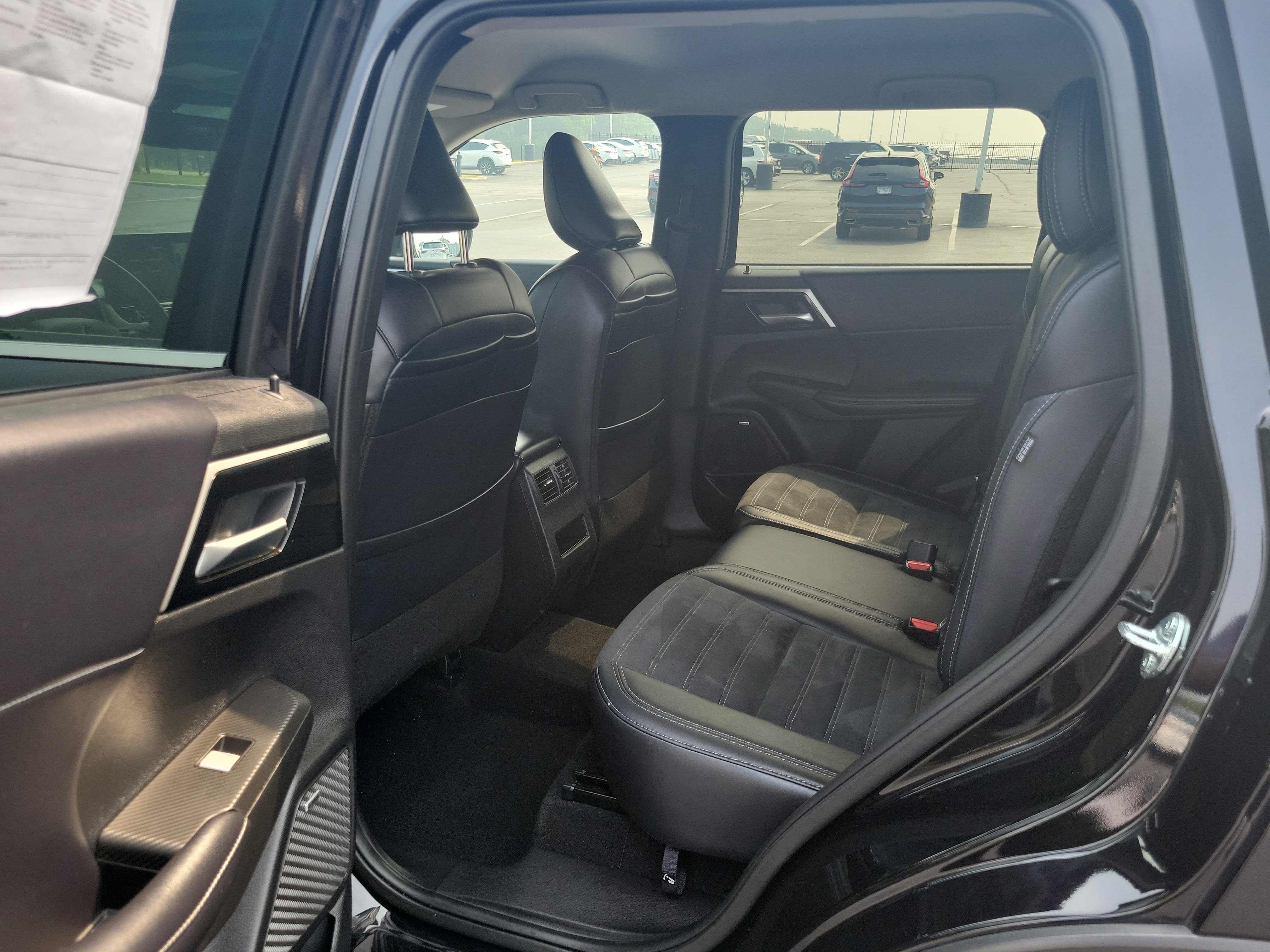 Used 2025 Mitsubishi Outlander SE AWD/4WD image 12
