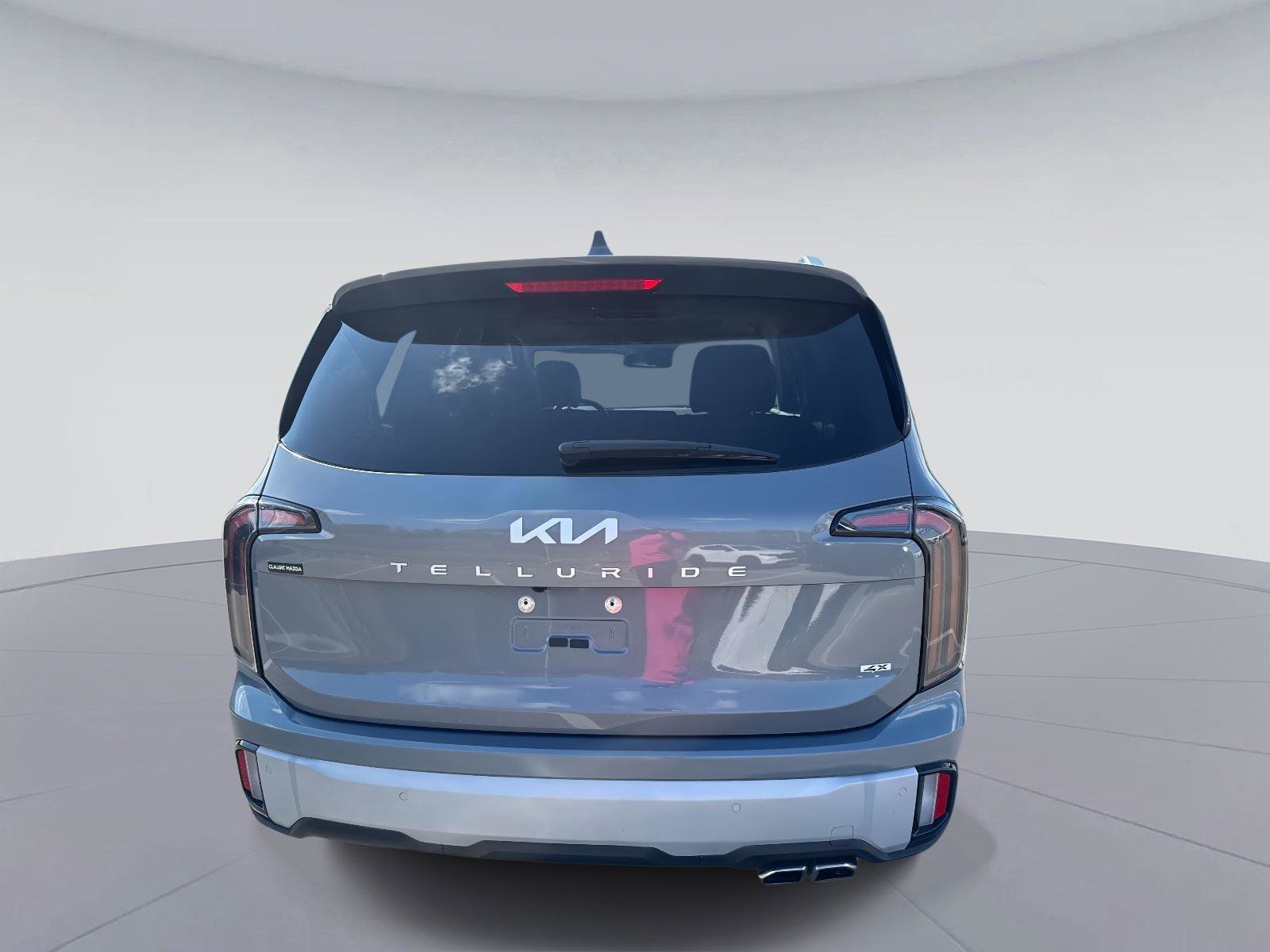 Used 2024 Kia Telluride EX w/ EX Captain's Chair Package image 4