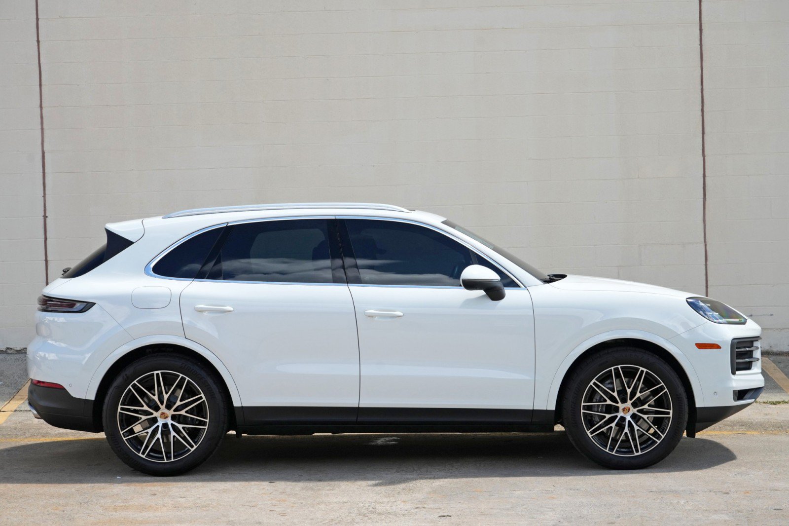 Used 2025 Porsche Cayenne w/ Premium Package Plus AWD/4WD image 59