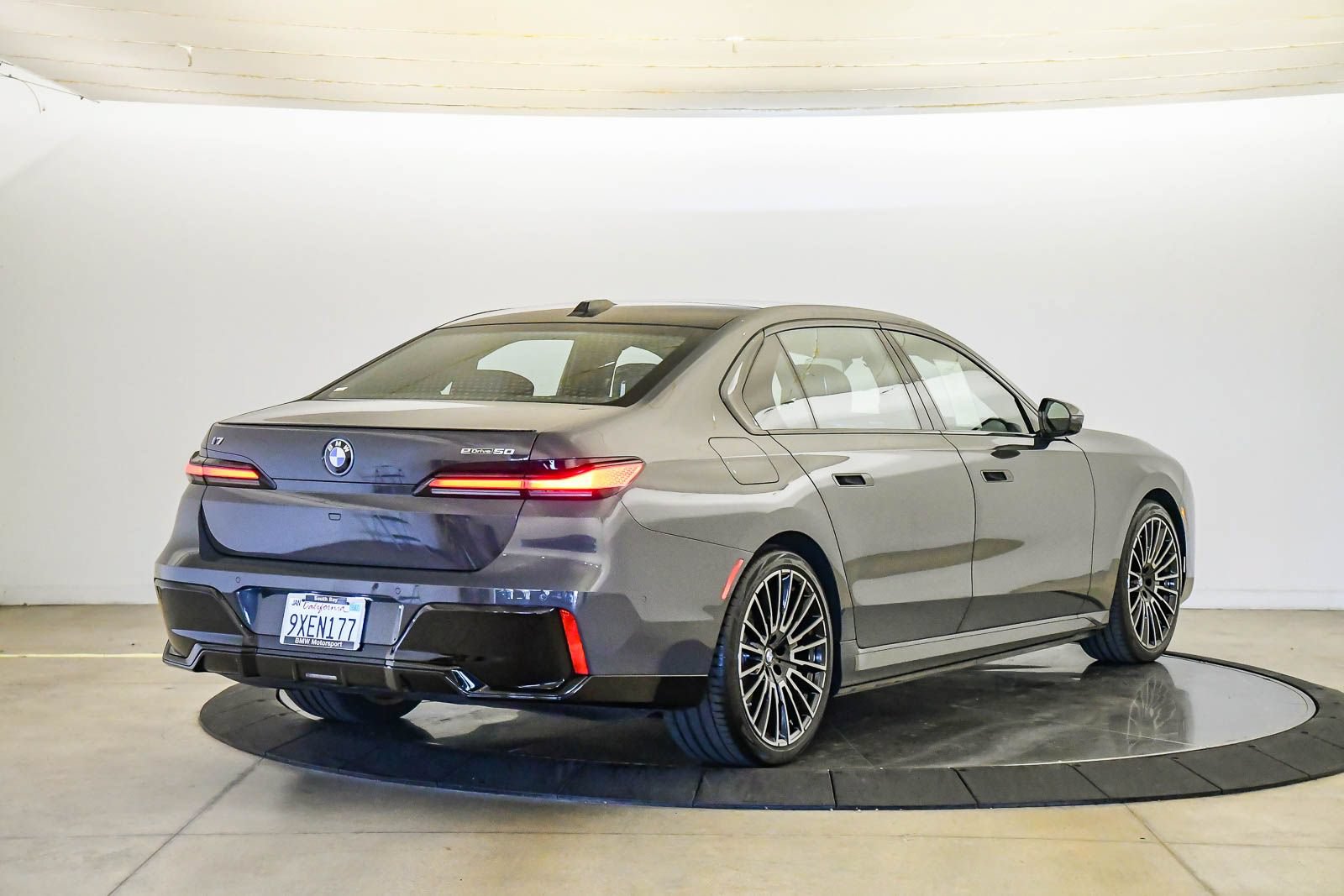 Certified 2025 BMW i7 eDrive50 w/ M Sport Package RWD image 4