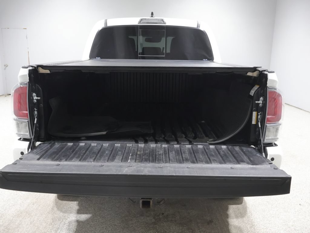 Used 2022 Toyota Tacoma TRD Off-Road w/ TRD Premium Off Road Package AWD/4WD image 5