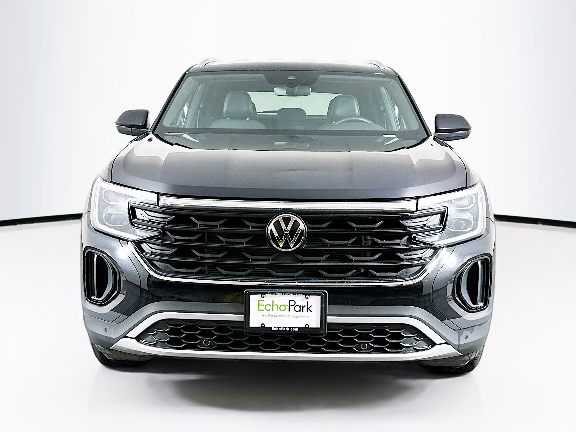 Used 2025 Volkswagen Atlas Cross Sport SE image 2