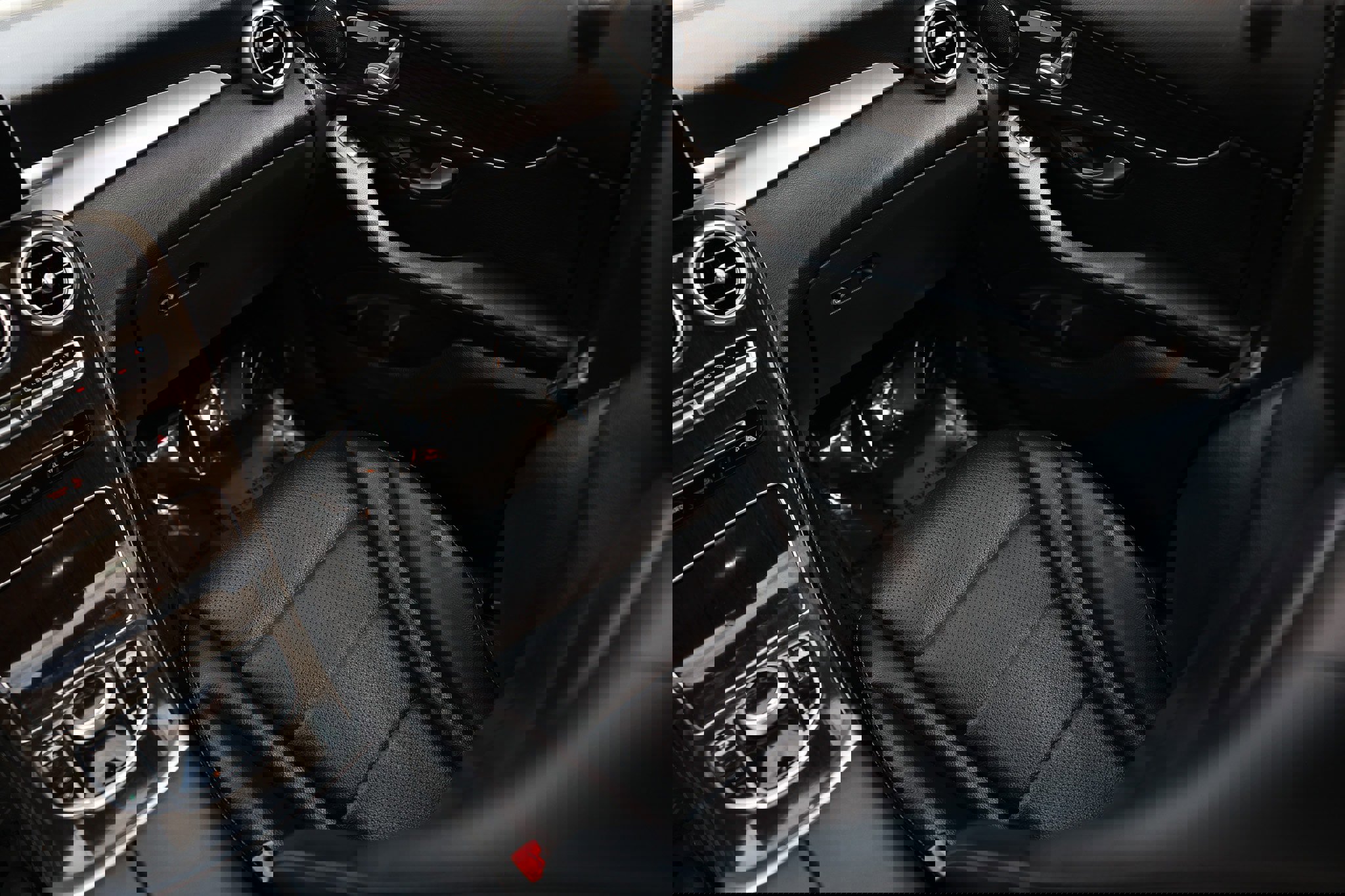 Used 2019 Mercedes-Benz GLC 300 w/ Premium Package image 26