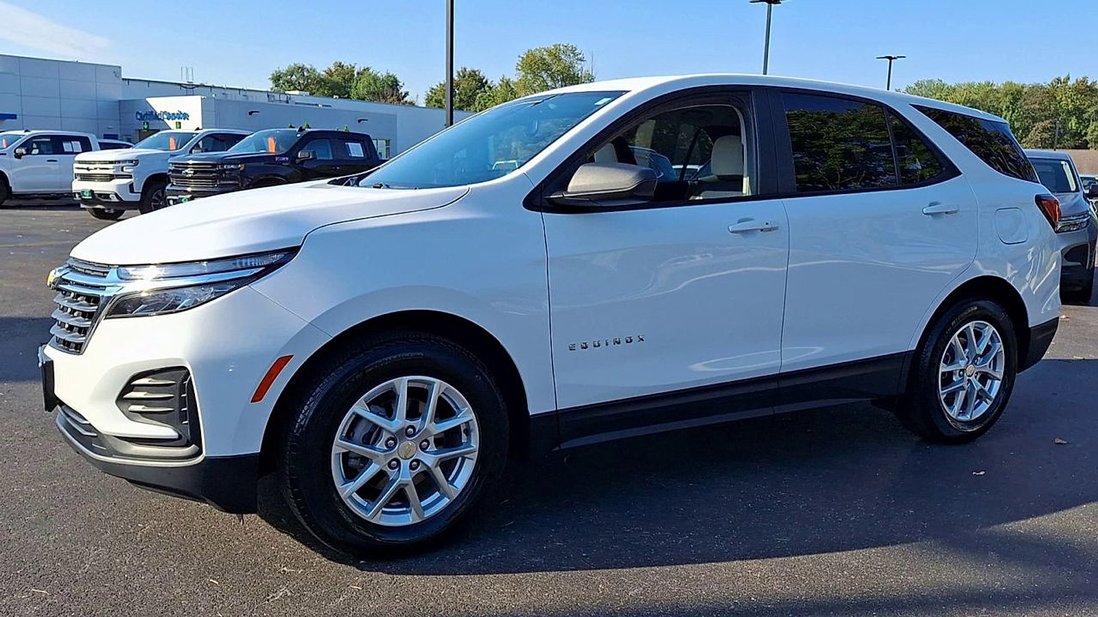 Certified 2024 Chevrolet Equinox LS FWD image 3