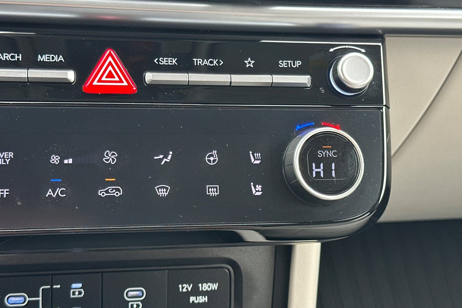 Used 2025 Hyundai Tucson Limited image 30