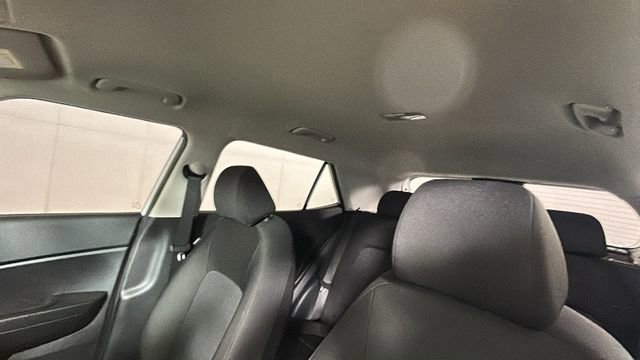 Used 2024 Hyundai Venue SE FWD image 13