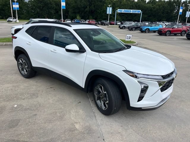 New 2026 Chevrolet Trax LT w/ Sunroof Package FWD image 9