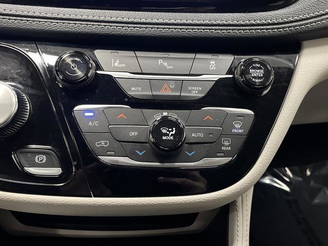 Used 2023 Chrysler Pacifica Limited image 20