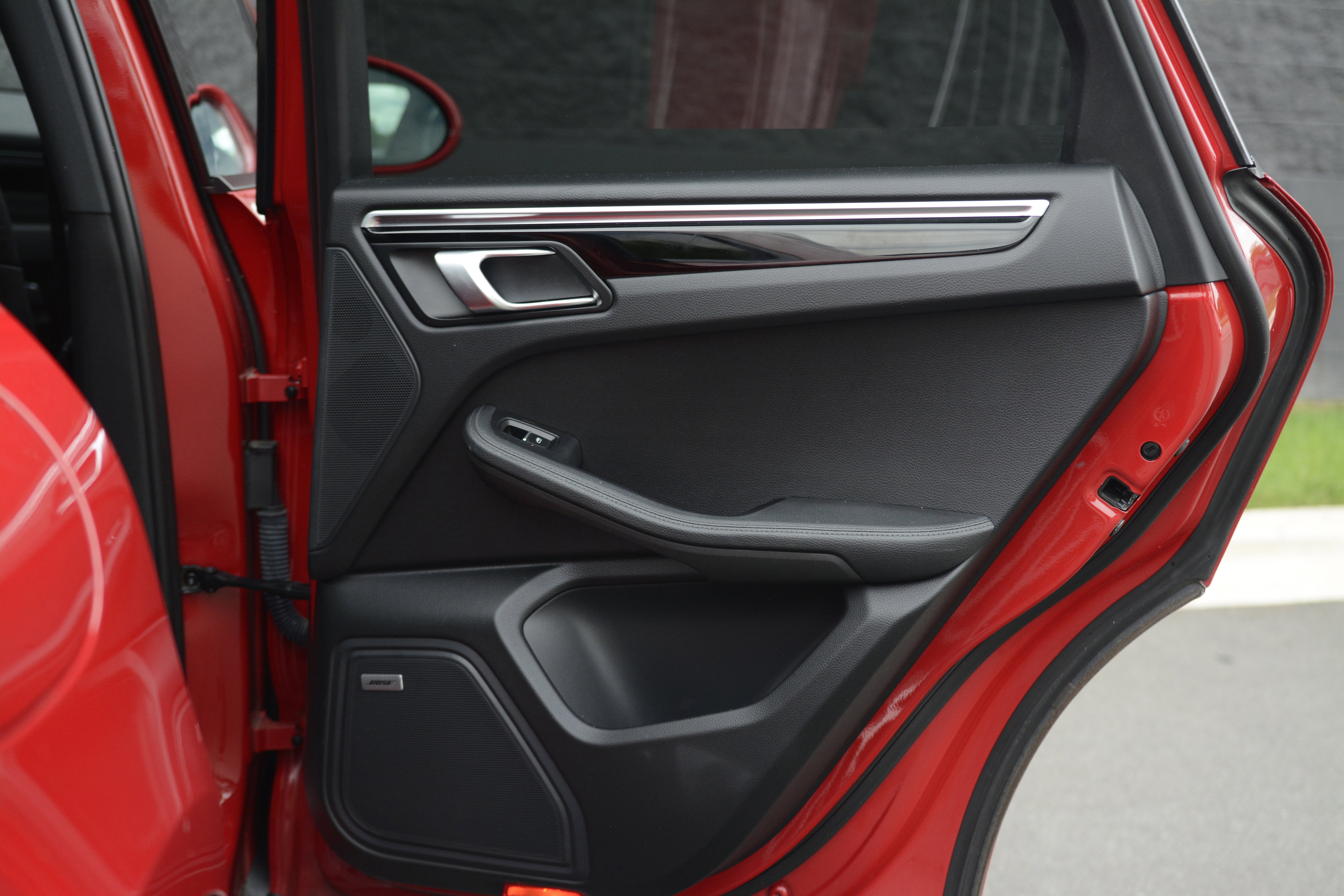 Certified 2020 Porsche Macan AWD/4WD image 34