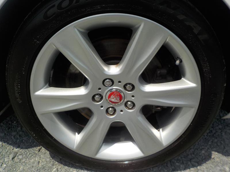 Used 2017 Jaguar XE Prestige image 32