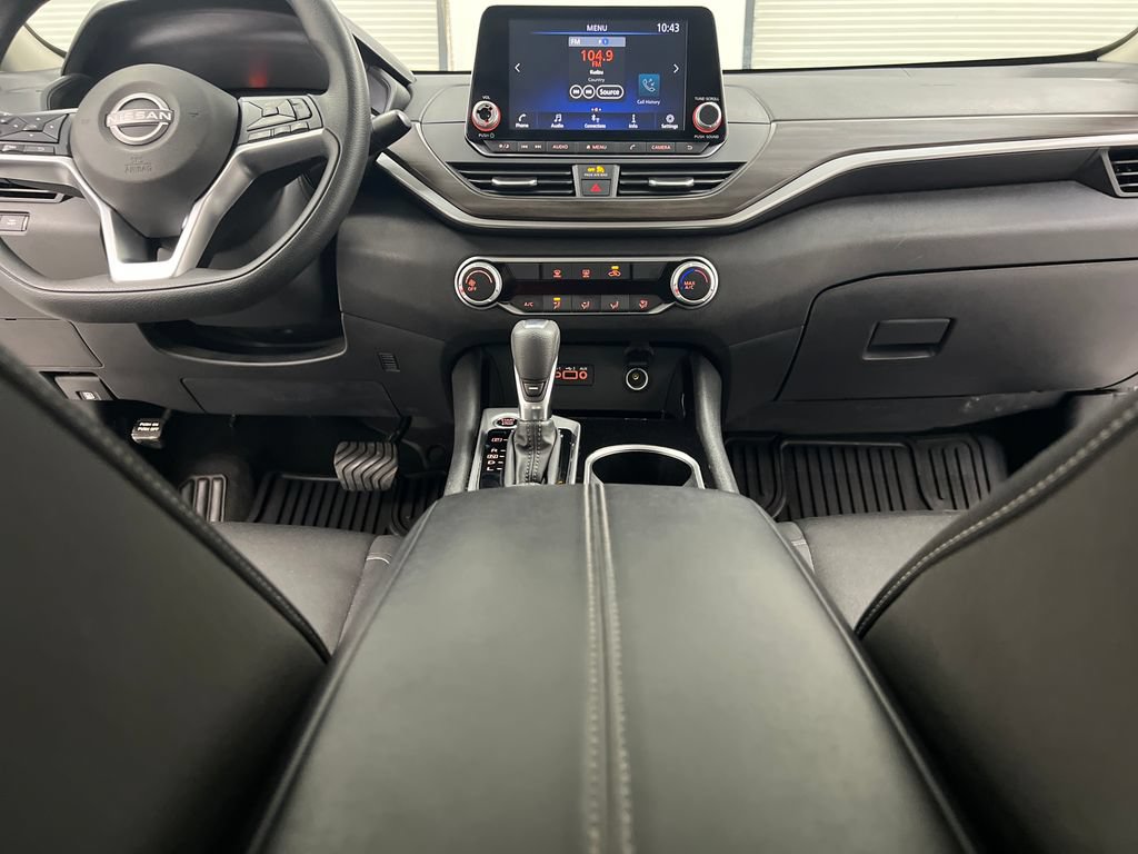 Used 2024 Nissan Altima 2.5 SV FWD image 41
