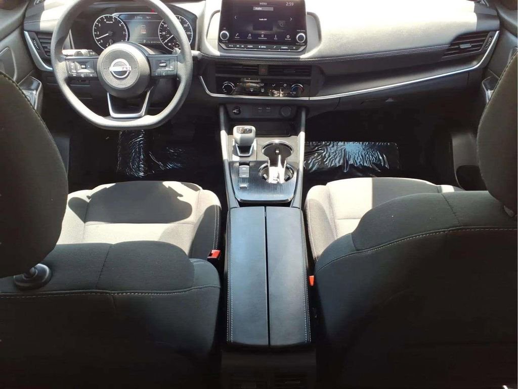 Used 2024 Nissan Rogue S FWD image 9