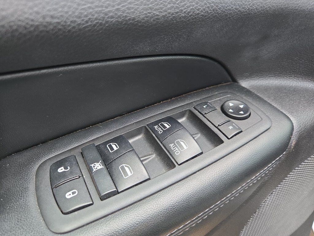 Used 2019 Jeep Grand Cherokee Limited AWD/4WD image 28