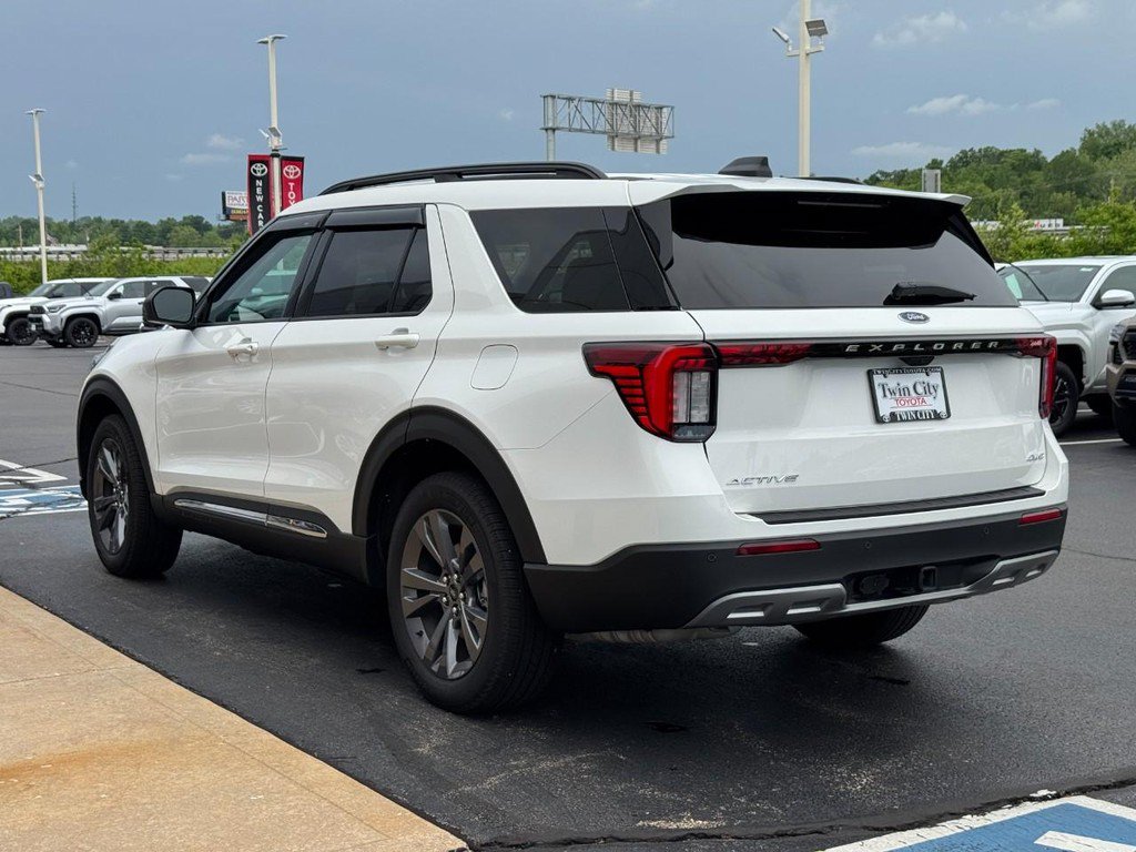 Used 2025 Ford Explorer Active w/ Active Comfort Package AWD/4WD image 6