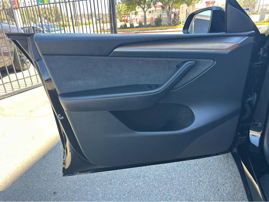 Used 2023 Tesla Model Y Performance image 15