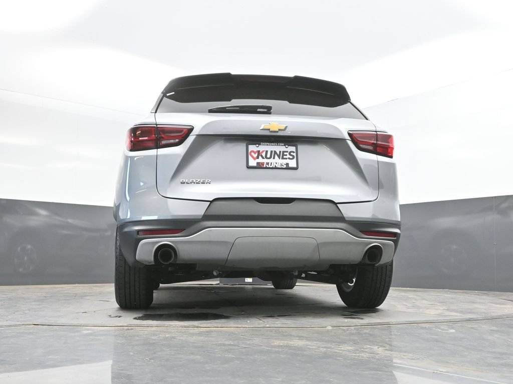 Used 2025 Chevrolet Blazer LT FWD image 34