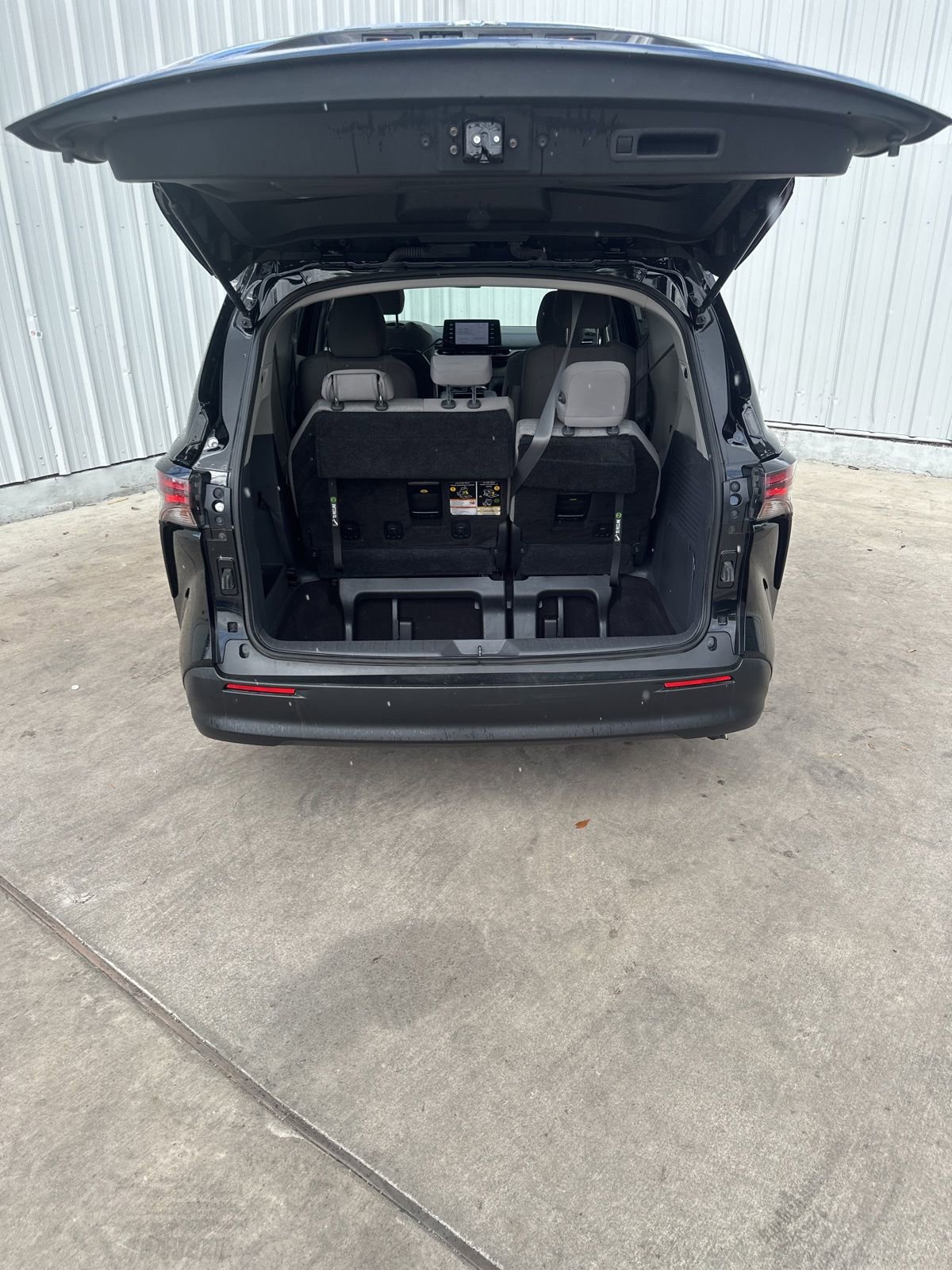 Used 2023 Toyota Sienna LE FWD image 8