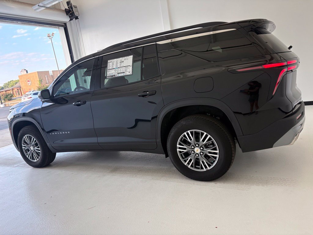 New 2027 Chevrolet Traverse LT FWD image 16