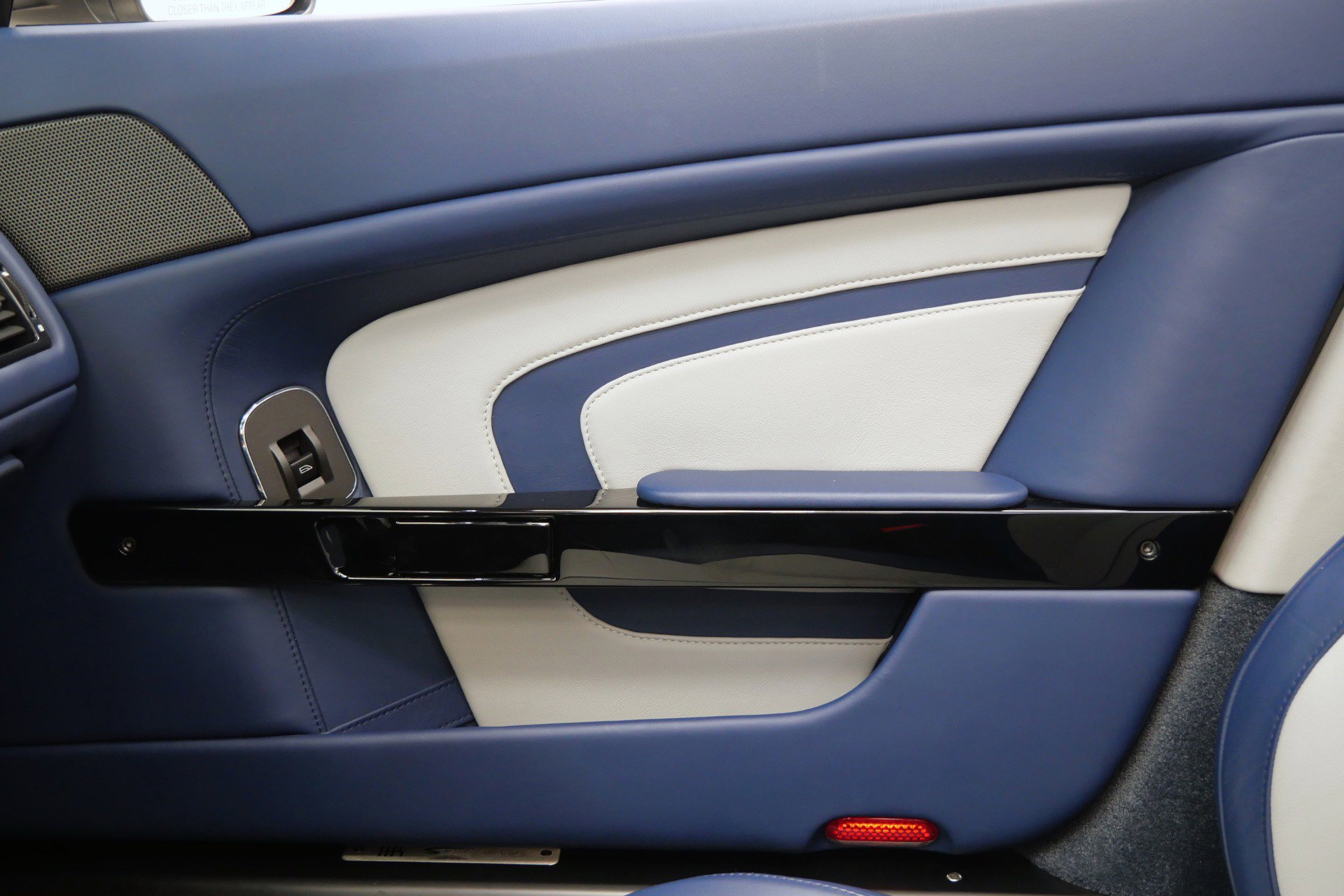 Used 2017 Aston Martin V12 Vantage S RWD image 36