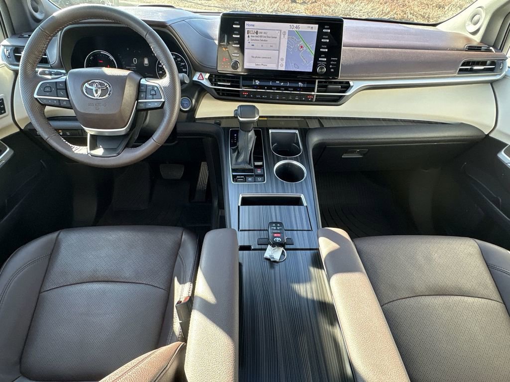 Used 2024 Toyota Sienna Platinum image 24