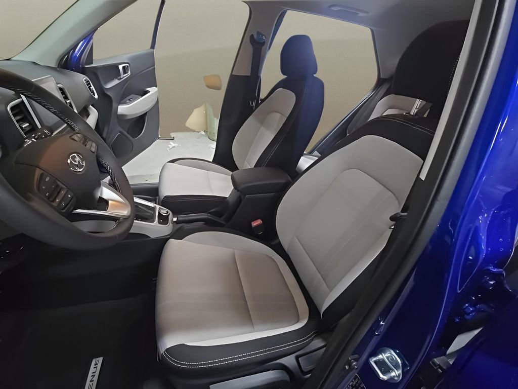Used 2026 Hyundai Venue SEL FWD image 13