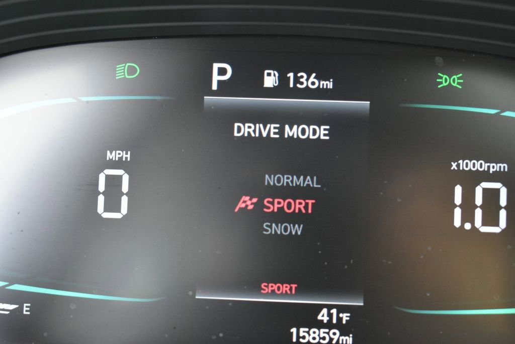 Used 2024 Hyundai Venue SEL image 23