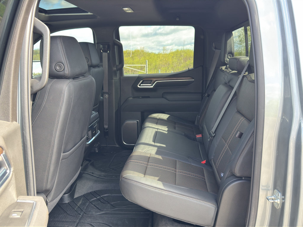 Used 2025 Chevrolet Silverado 1500 High Country w/ High Country Premium Package AWD/4WD image 38