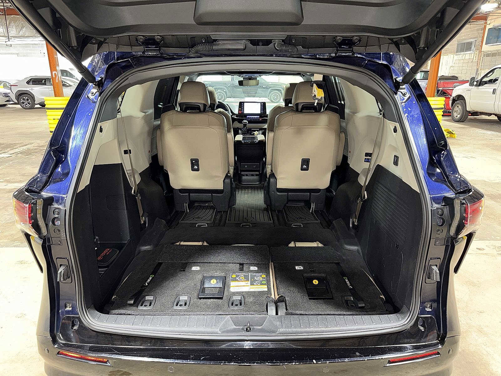 Used 2023 Toyota Sienna Limited w/ Protection Package (TMS) AWD/4WD image 11