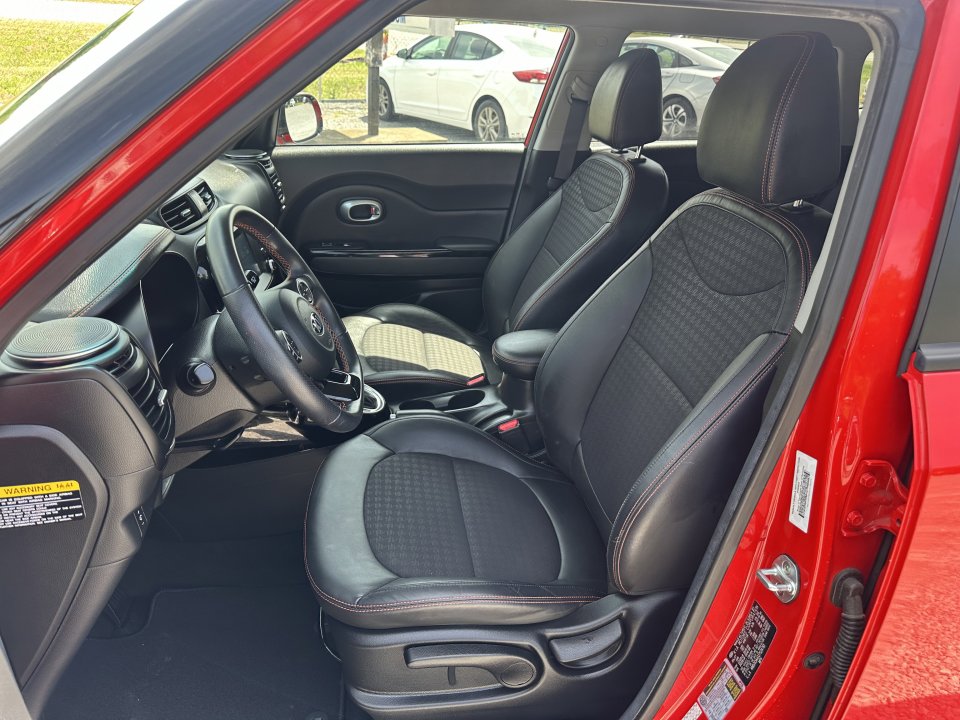 Used 2018 Kia Soul ! FWD image 15
