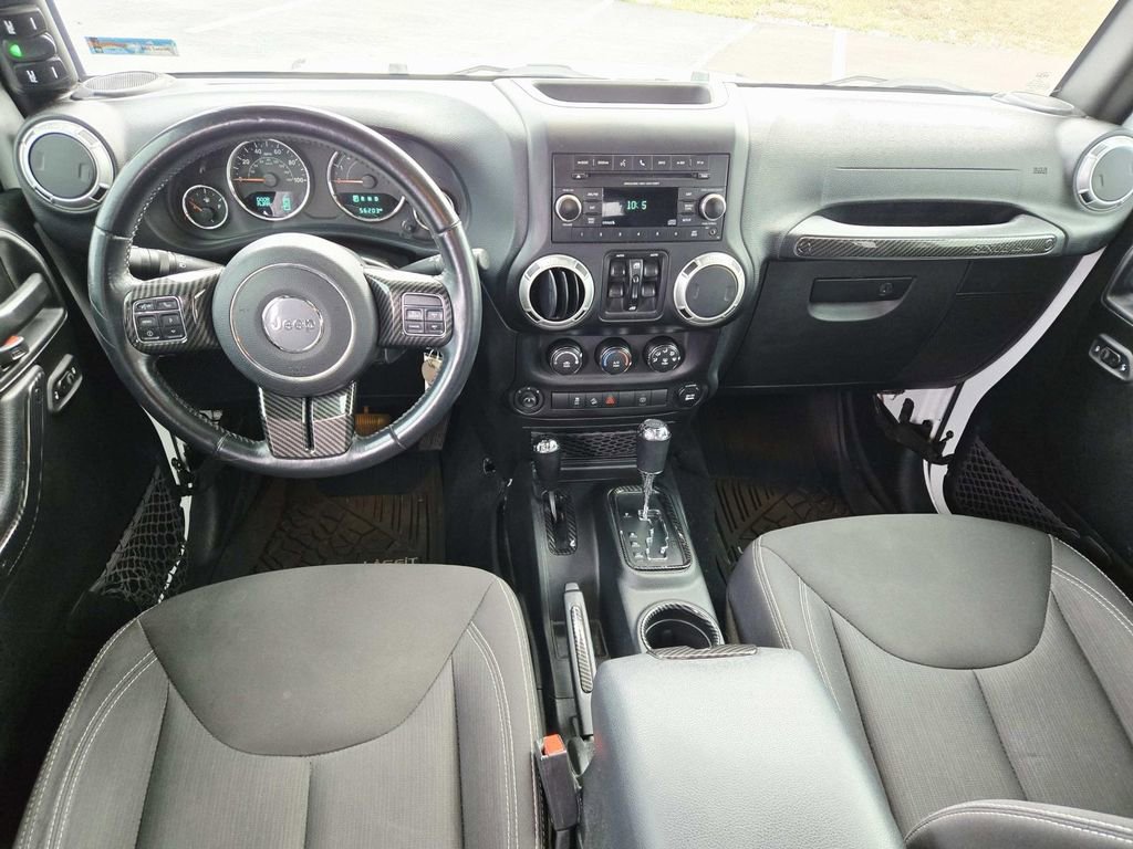 Used 2017 Jeep Wrangler Unlimited Sahara w/ Max Tow Package image 9