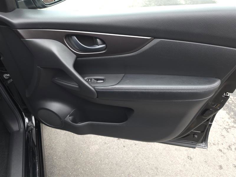 Used 2018 Nissan Rogue Sport S AWD/4WD image 35