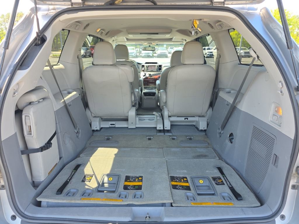 Used 2012 Toyota Sienna XLE w/ XLE Navigation Pkg image 32