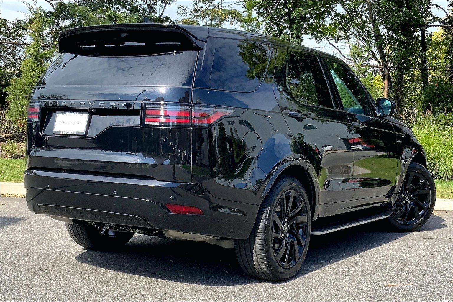 Certified 2025 Land Rover Discovery Dynamic SE AWD/4WD image 12