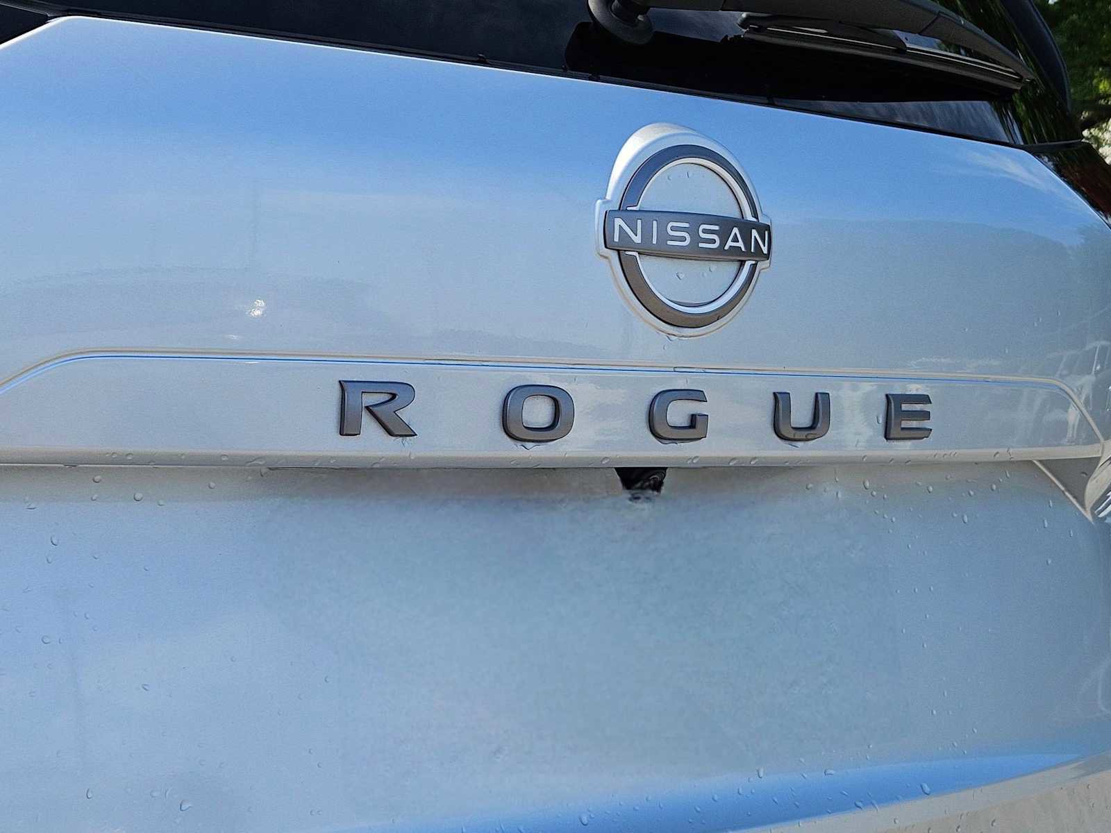 Used 2024 Nissan Rogue S image 14