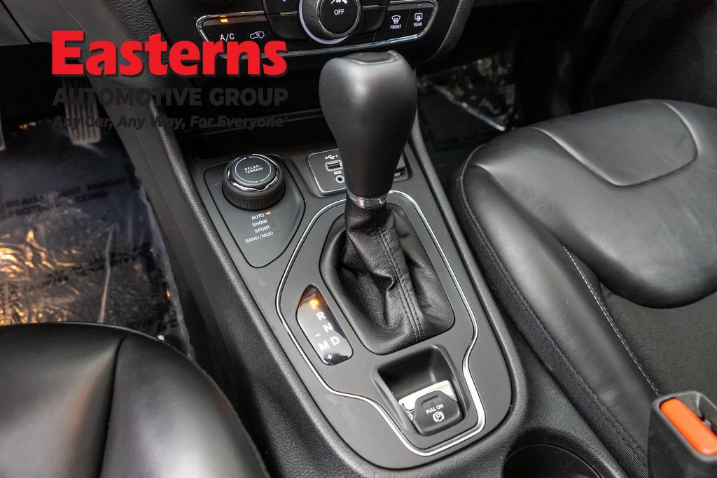 Used 2021 Jeep Cherokee Latitude Plus AWD/4WD image 12