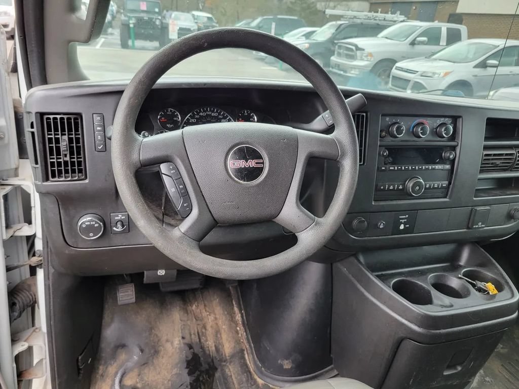 Used 2017 GMC Savana 3500 LS RWD image 4