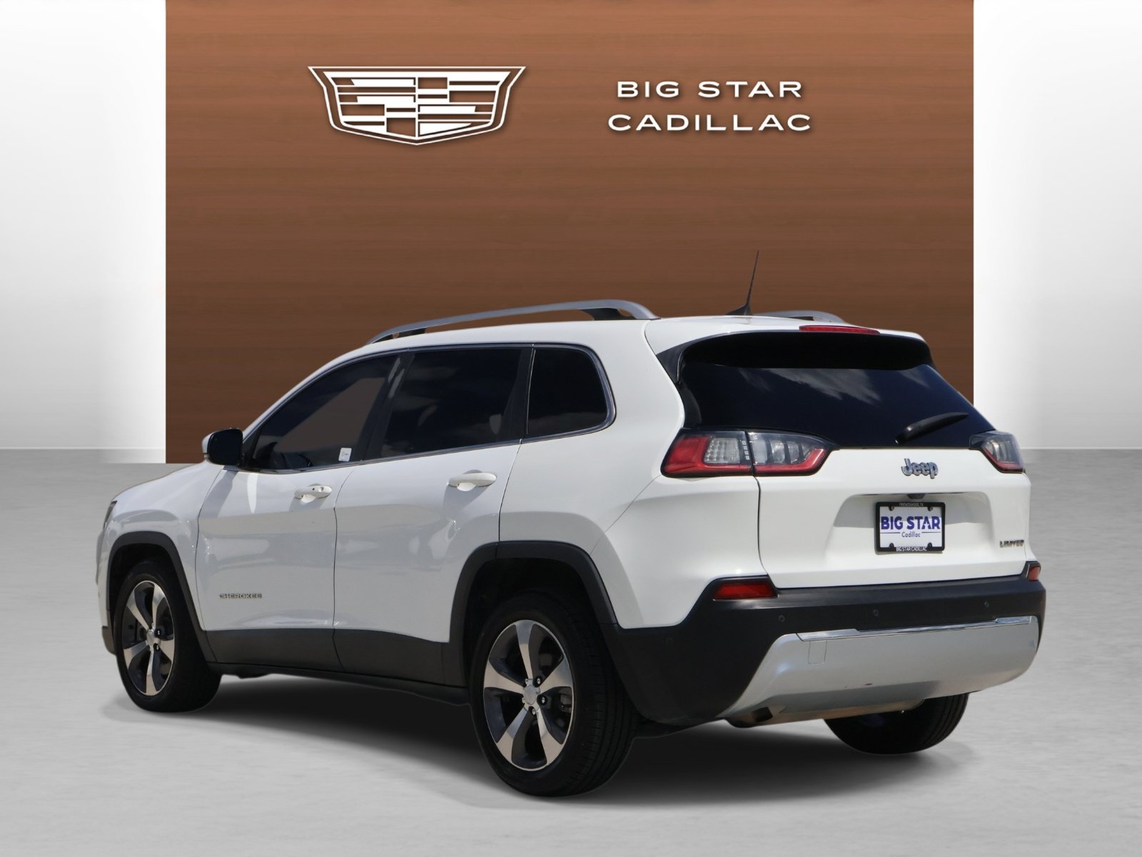 Used 2019 Jeep Cherokee Limited w/ Technology Group FWD image 3