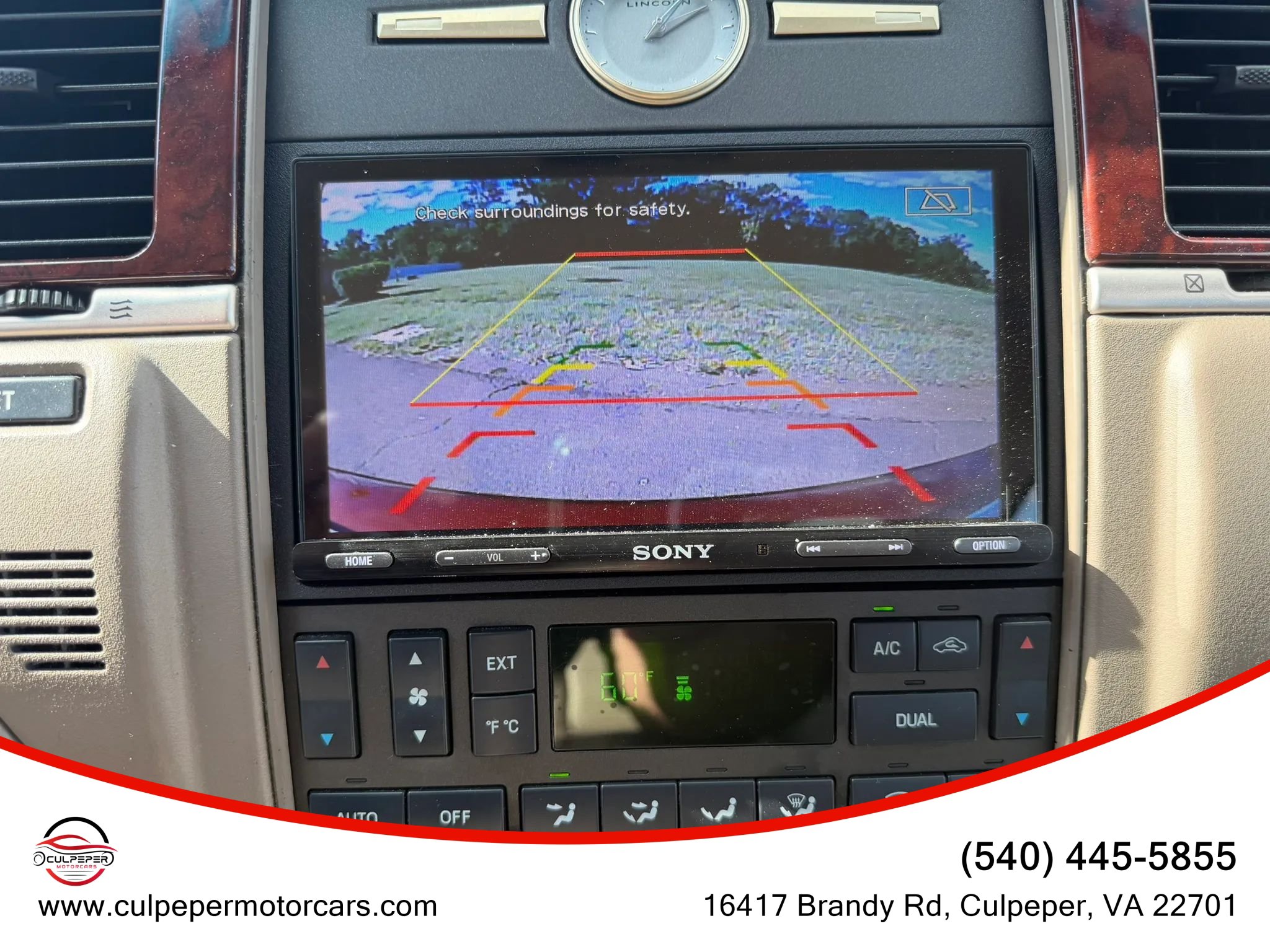 Used 2004 Lincoln Town Car Signature RWD image 20