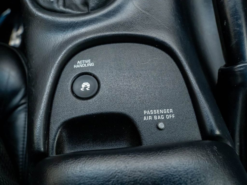 Used 2001 Chevrolet Corvette Coupe w/ Preferred Equipment Group1 image 27