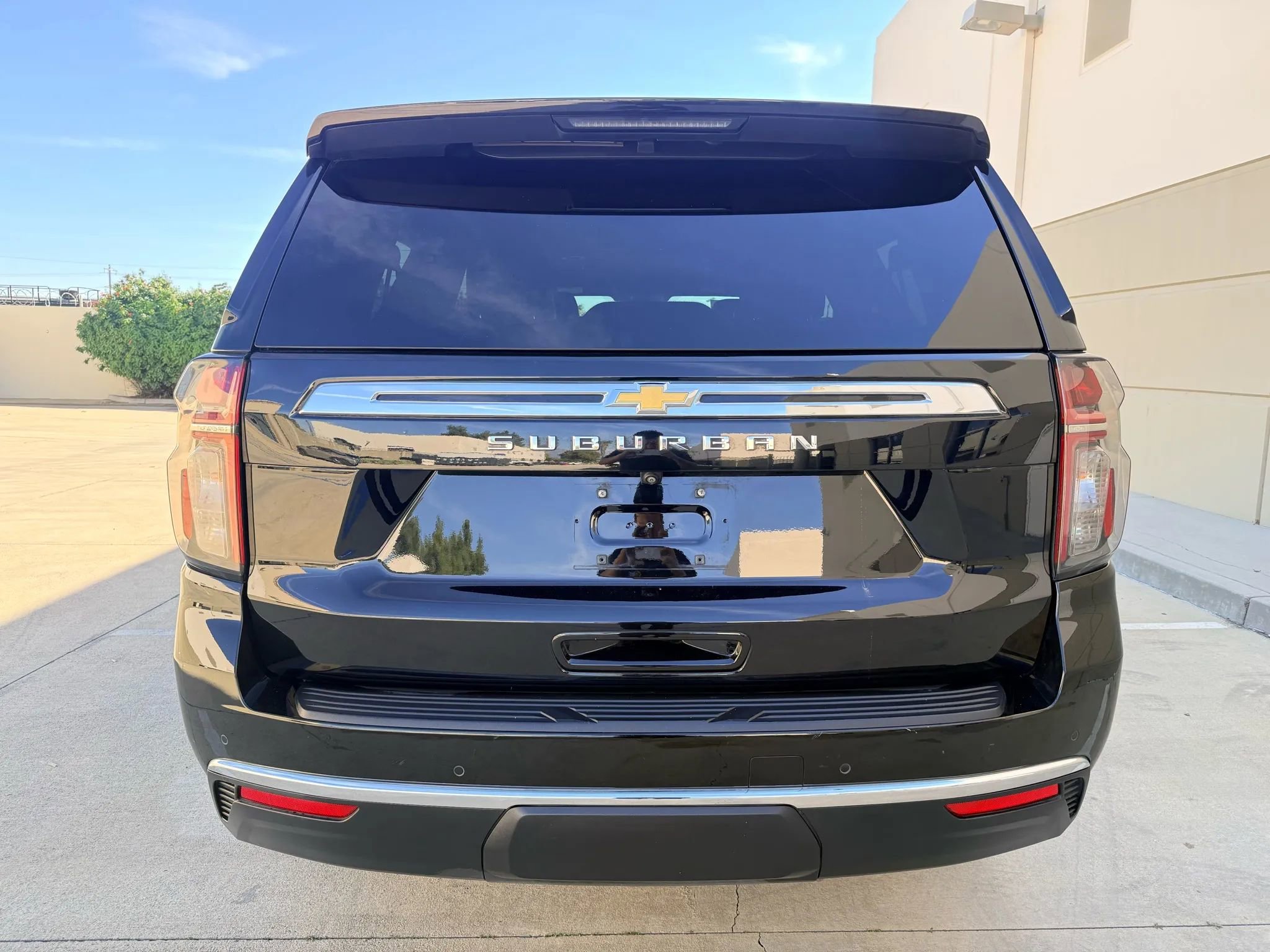 Used 2021 Chevrolet Suburban LS image 6