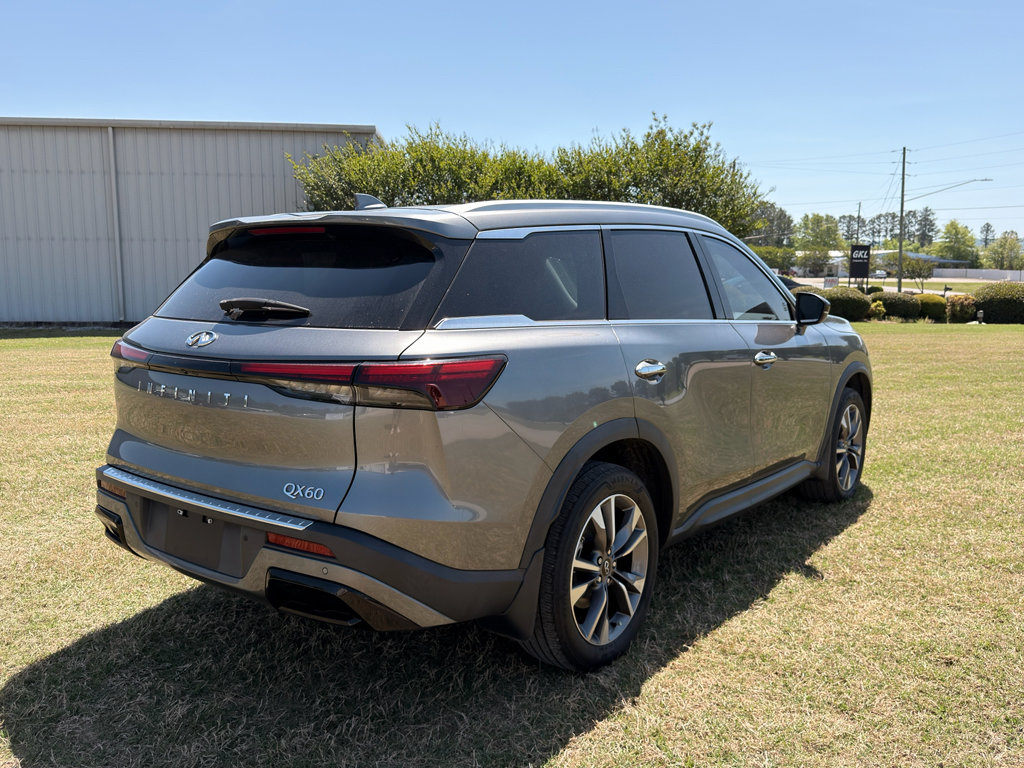 Used 2023 INFINITI QX60 Luxe image 3