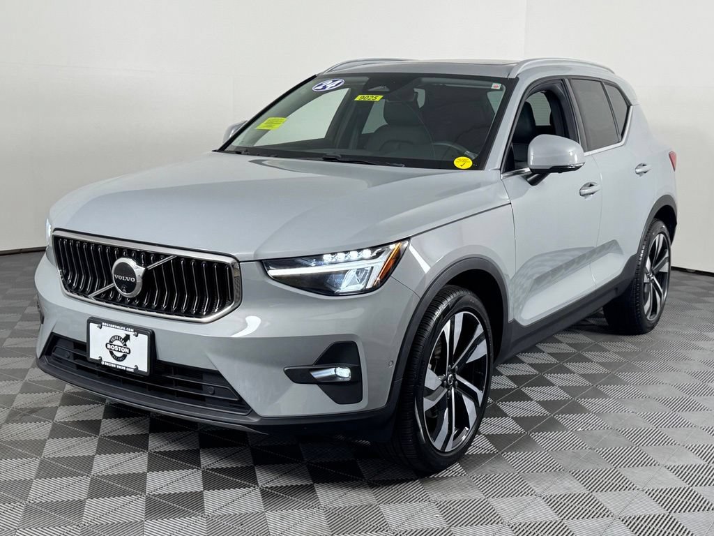 Certified 2024 Volvo XC40 B5 Plus w/ Protection Package Premier AWD/4WD image 13