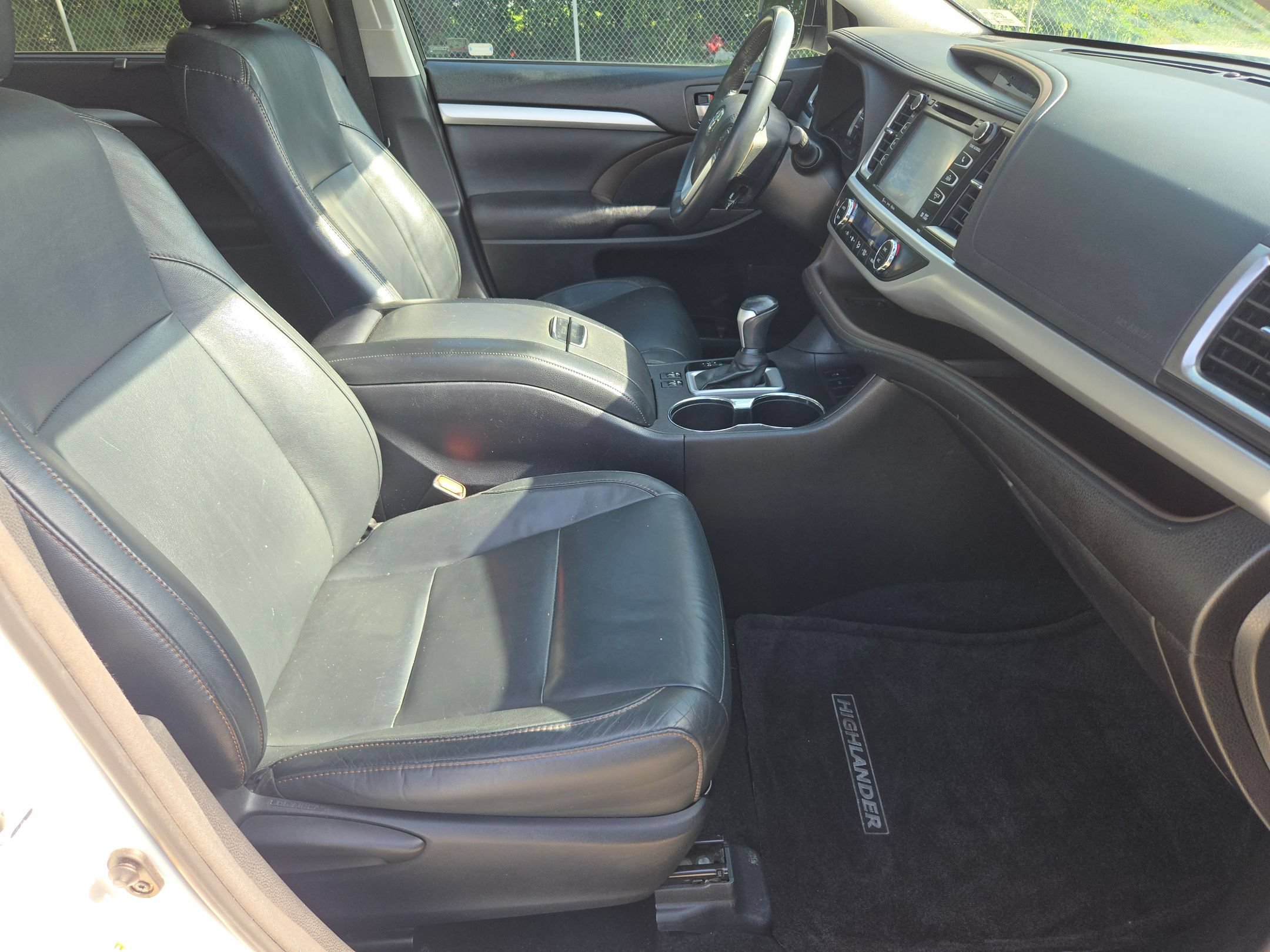 Used 2016 Toyota Highlander XLE FWD image 28