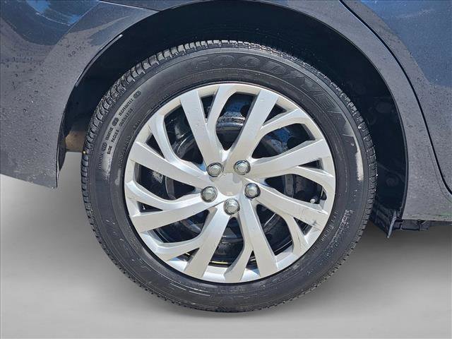 Used 2018 Toyota Corolla LE image 4